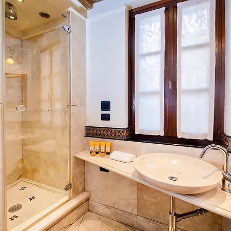 Dello Spuntino Otel 4*